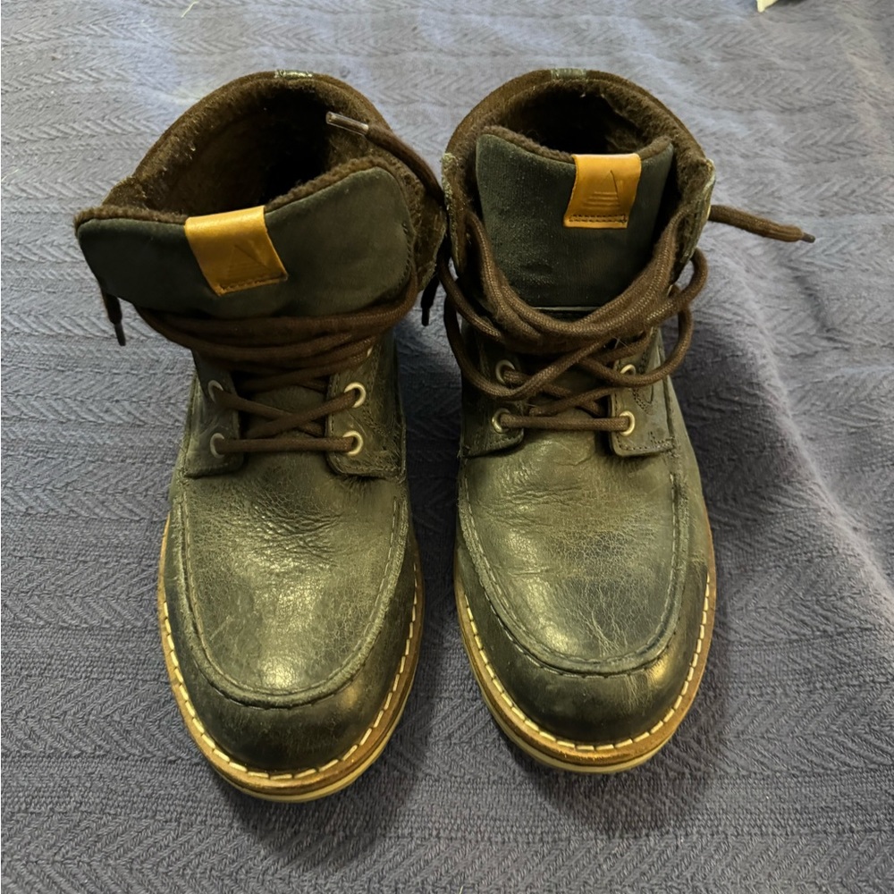 Aldo boots men’s size 7.5. Blue and brown leather and suede. Vintage look.